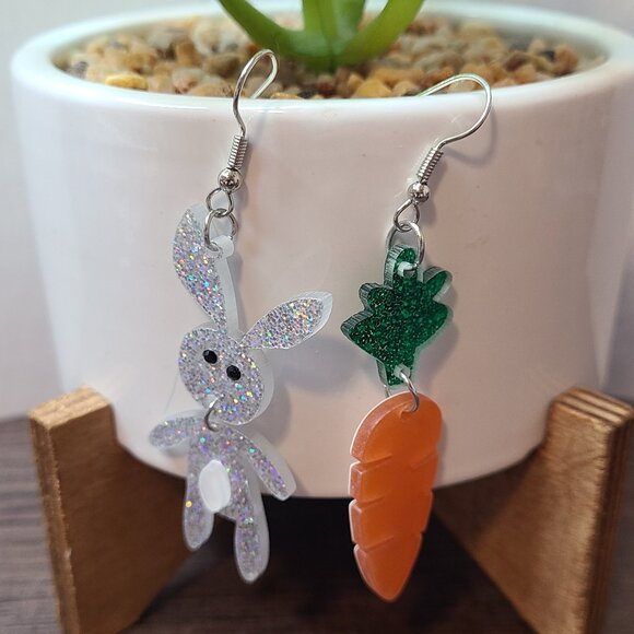 Unbranded Rabbit & Carrott Dangle Drop Earrings NEW Ladies Fashion Easter Event - Picture 4 of 4